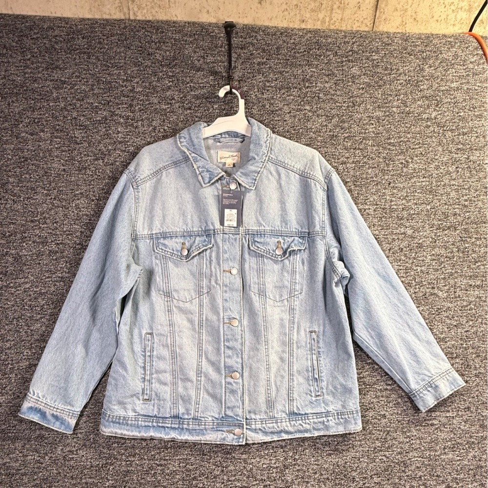 Universal Thread Womens XL Light Wash Denim Trucker Jacket NWT Recycled Cotton